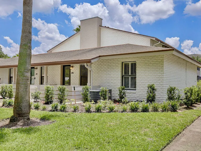 2942 Plaza Terrace Dr — Photo 2