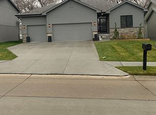 2605 N 189th St, Elkhorn, NE 68022