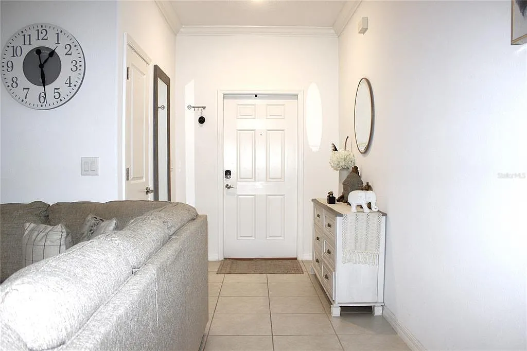 3 bed, 2.5 bath, 1666 sqft, $2,050 — Photo 2