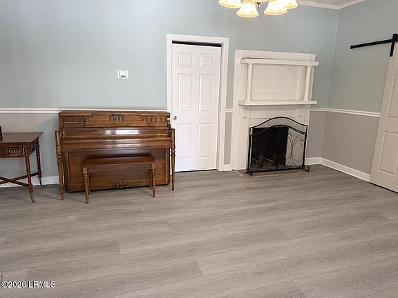 4th image of 212 Keene Avenue