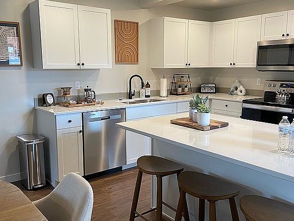 3rd image of 200 Hickory St Unit 11