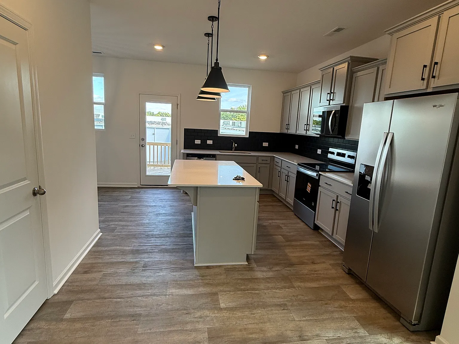 3 bed, 2.5 bath, 1338 sqft, $1,900 — Photo 3