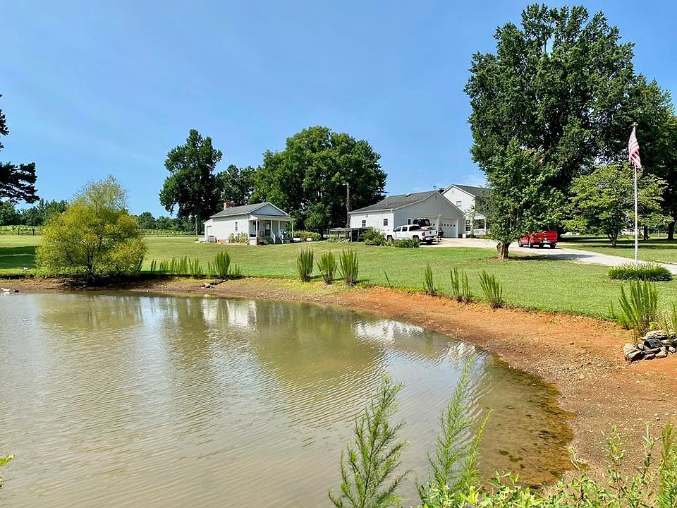 1st image of County Club Ln