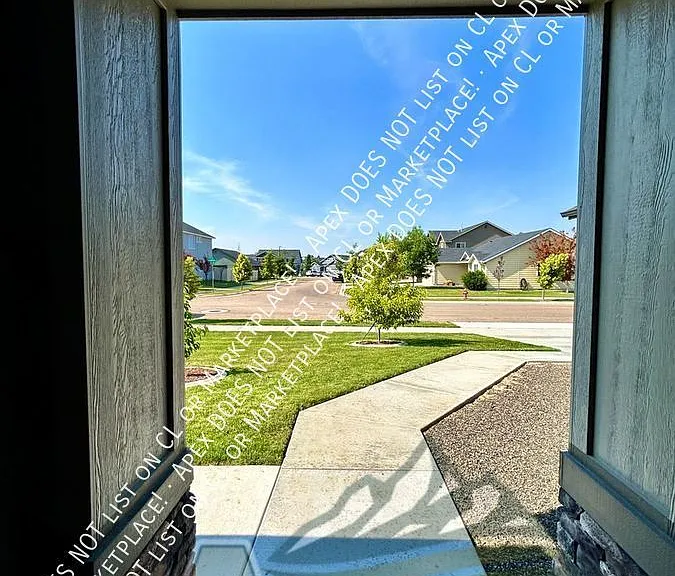 801 E Ionia Dr — Photo 3