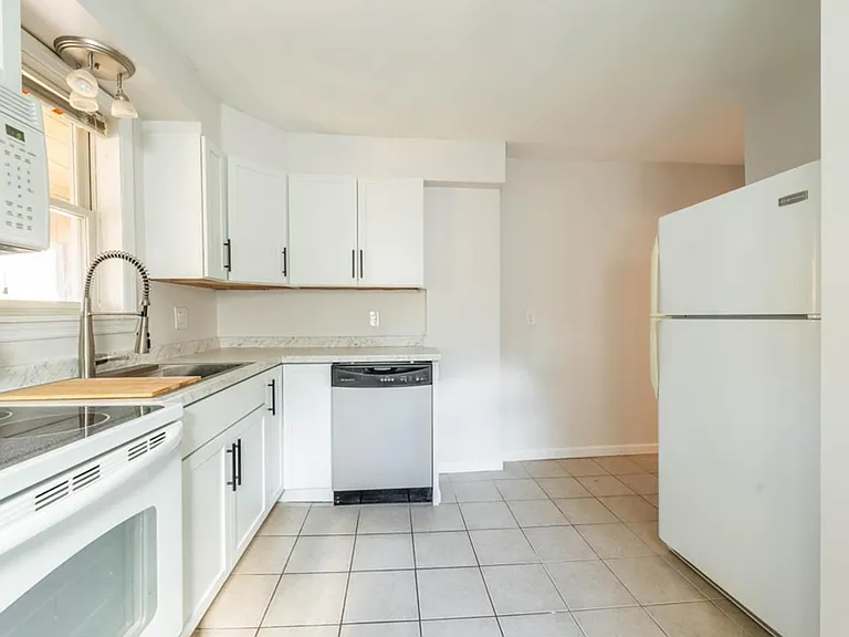 357 Reynolds Ave — Photo 2