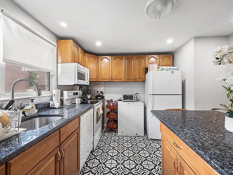 4 bed, 1500 sqft, $2,300 — Photo 4