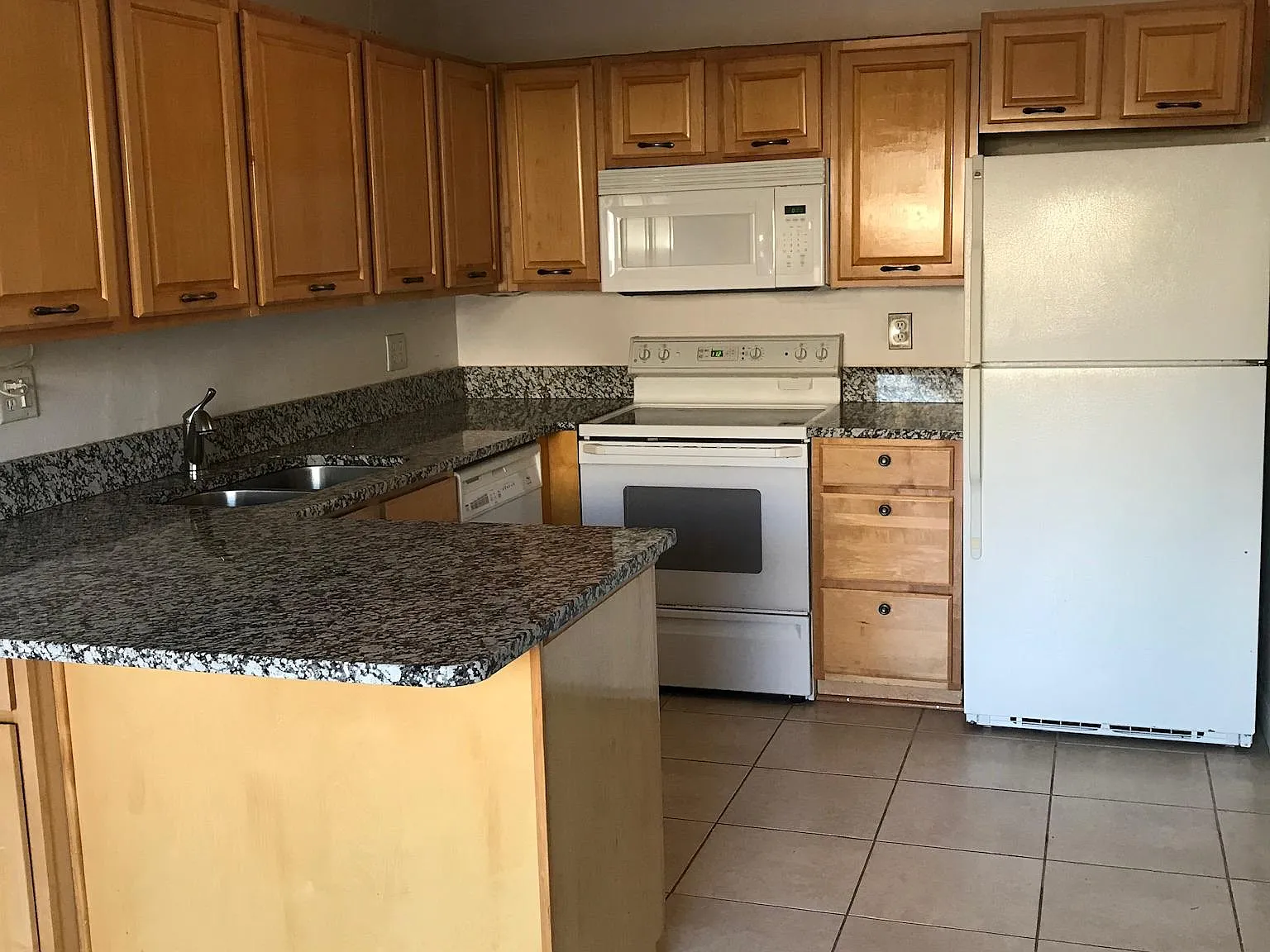 3 bed, 2.5 bath, 1800 sqft, $1,950 — Photo 4