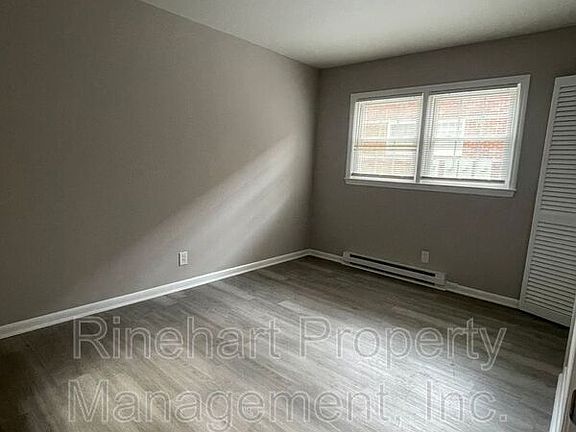 5th image of 1045 Meadow Dr Unit B