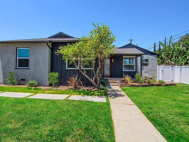 6363 N Darby Ave — Photo 1