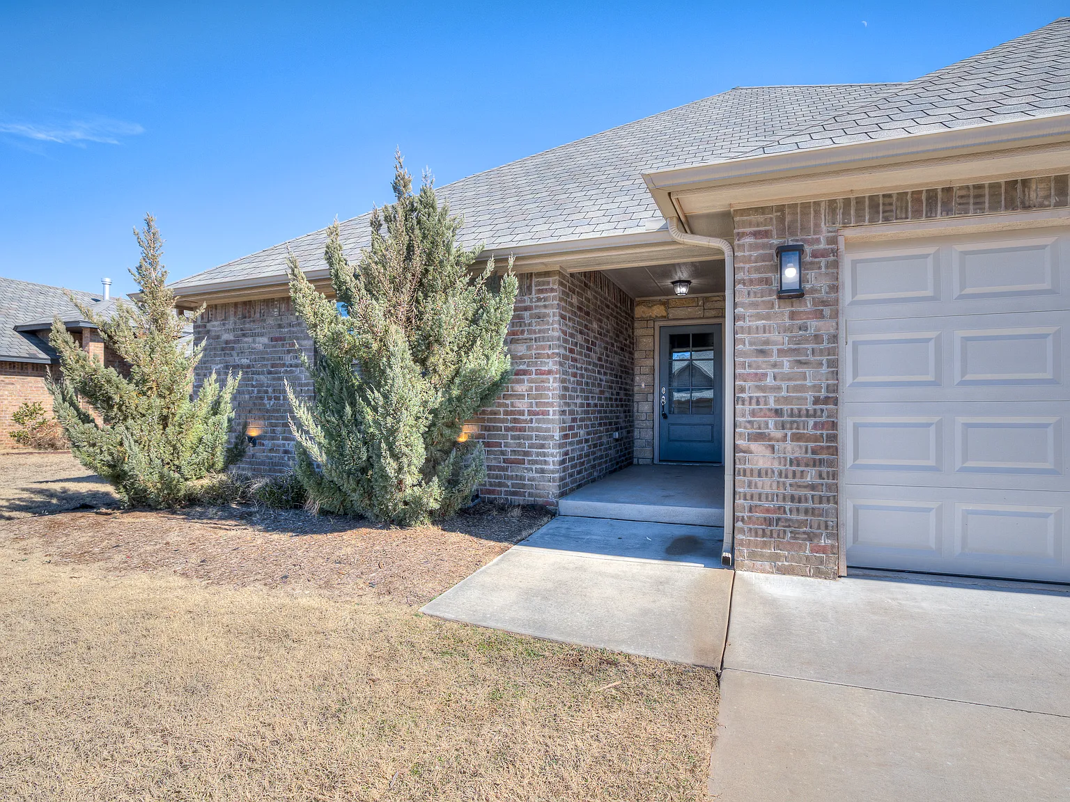 4 bed, 2000 sqft, $2,765 — Photo 2