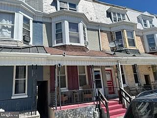 1st image of 907 W Poplar St