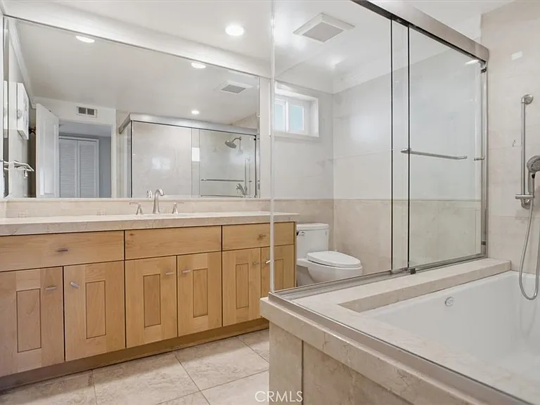 321 E Stocker St #301 — Photo 14