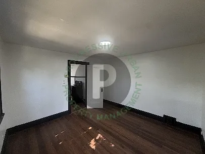 11201 Revere Avenue - Upstairs — Photo 4