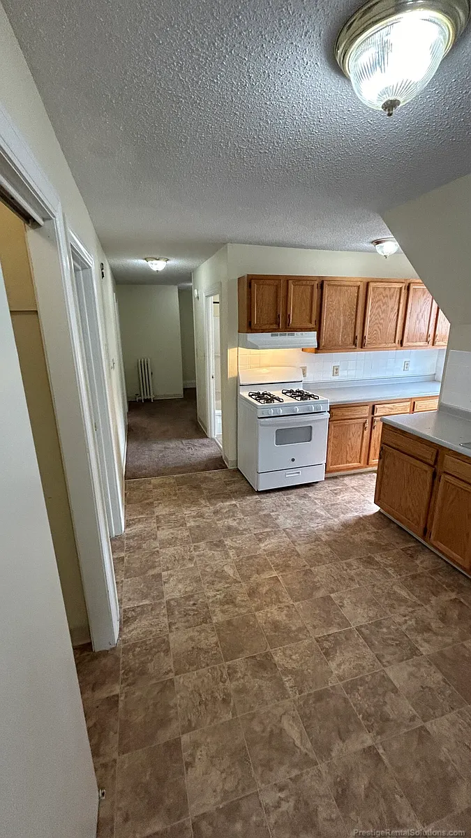 Building Photo - 82 Robbins St #5