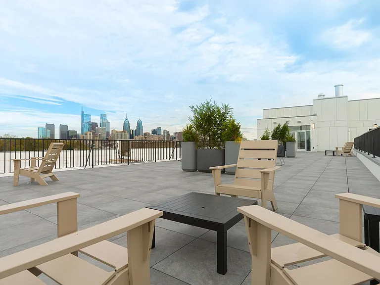 Graduate Pointe — Photo 125