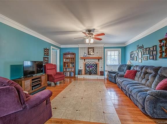5th image of 1009 Woodlark Ct