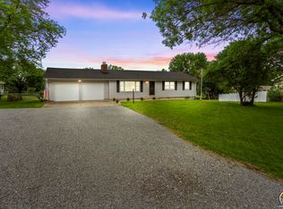527 NE Monhollon Dr, Topeka, KS 66617