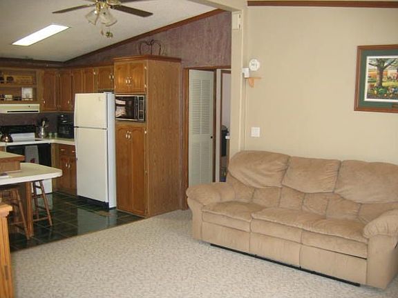 3rd image of 1526 W 12th St