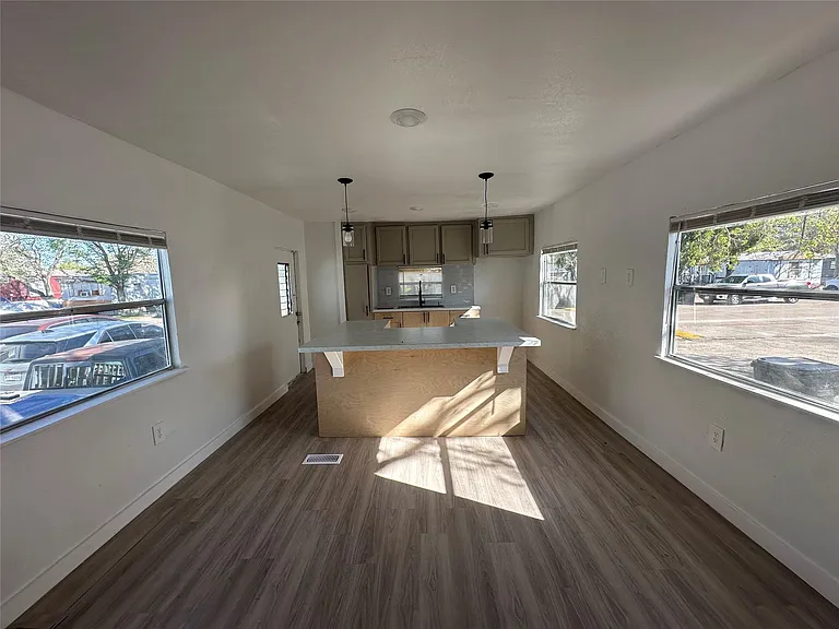 510 N Shirley St #6 — Photo 3
