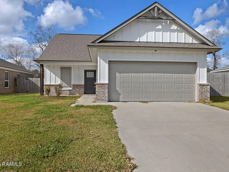109 Tyreek Dr — Photo 1
