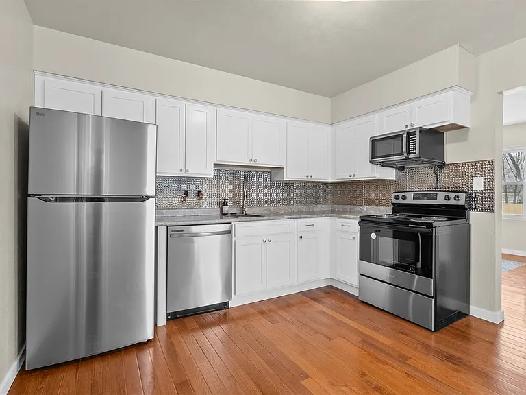 3022 Cottonwood Ln — Photo 5