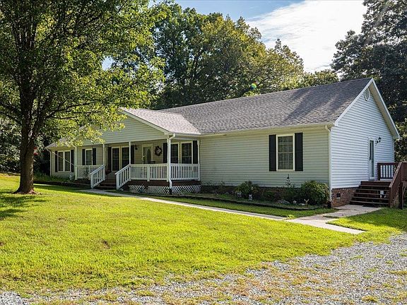 2nd image of 4800 Simmons Ln