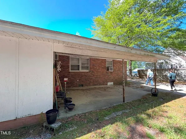 125 Heath St, Clinton, NC 28328