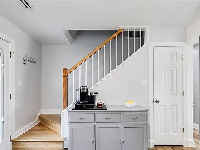 2712 Tavern Way — Photo 4
