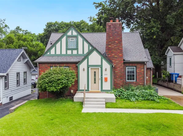 2018 38th St, Des Moines, IA 50310