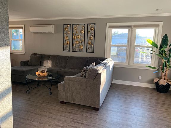 3rd image of 919 W 39th St