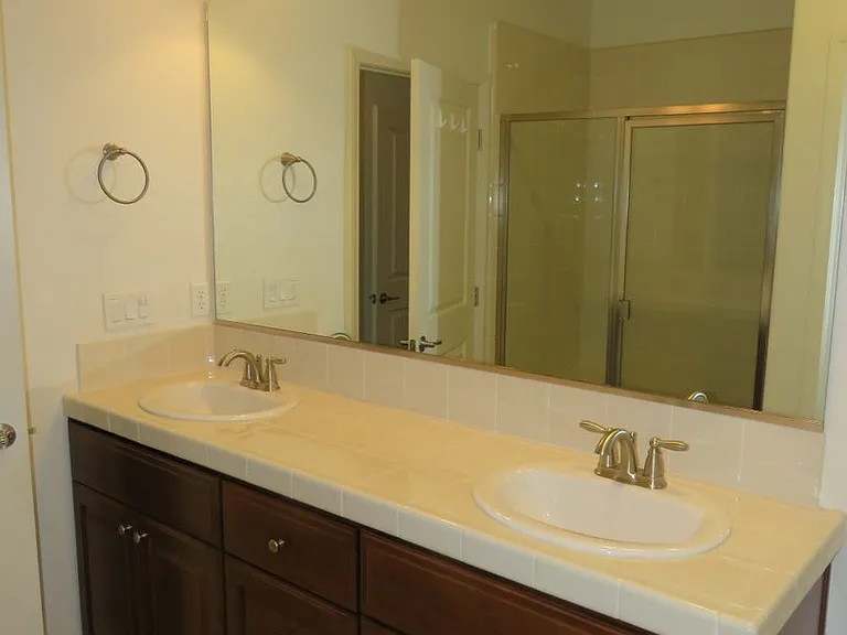 305 Hampton Dr — Photo 31