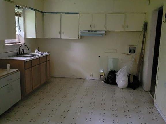 2nd image of 104 Lynn Rd