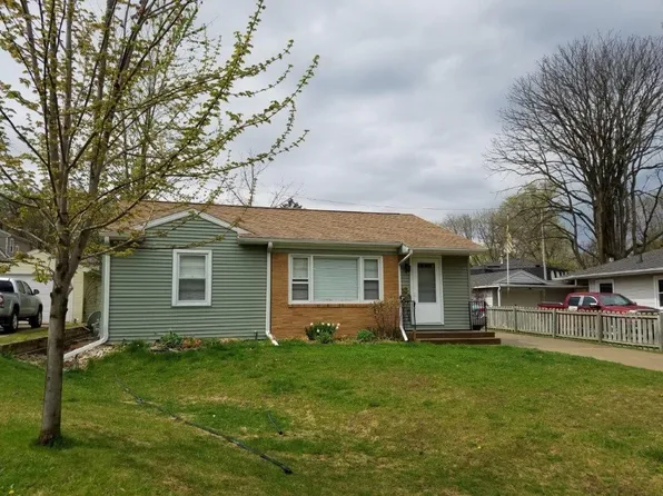 19 Leamer Ct, Iowa City, IA 52246