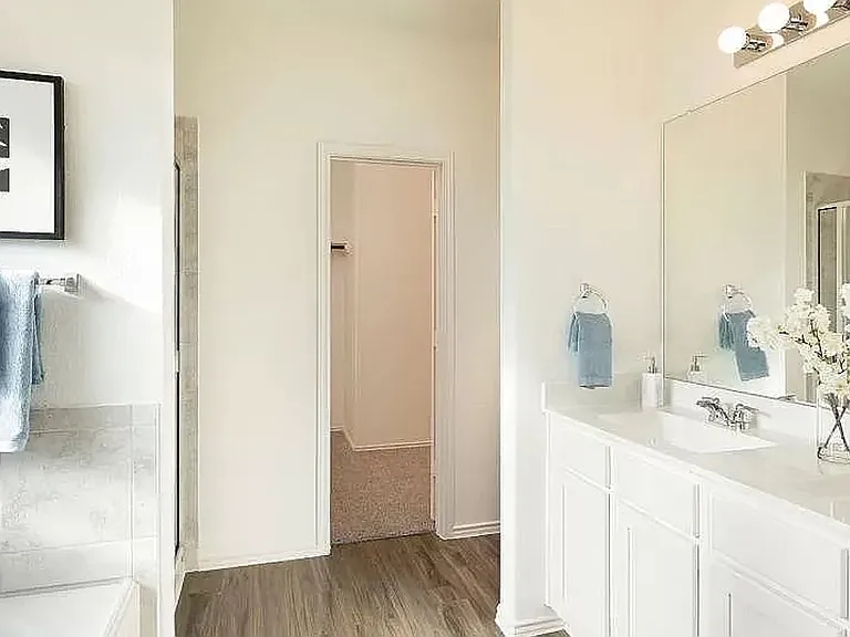 1005 Bluewood Bnd — Photo 27