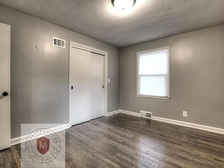 2501 W 75th Pl — Photo 17