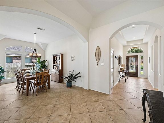 3rd image of 2803 Field Hollow Dr