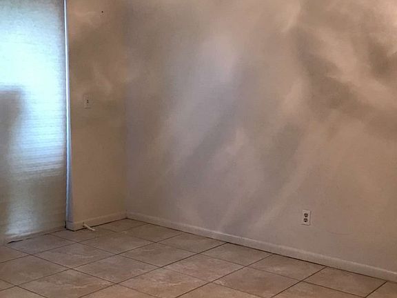 5th image of 912 SE 13th St APT 2