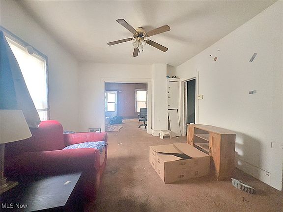 4th image of 3122 W 71st St