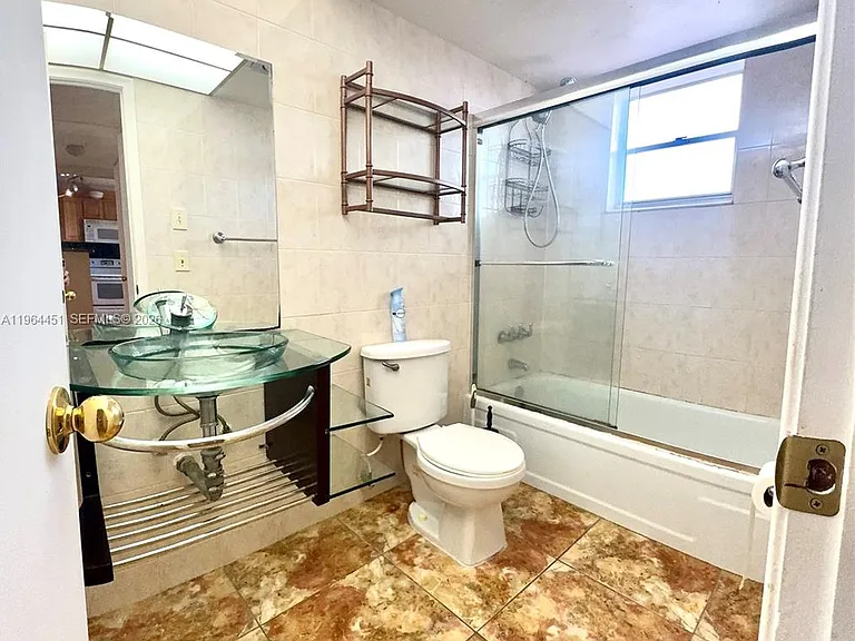 609 NE 14th Ave #706 — Photo 33