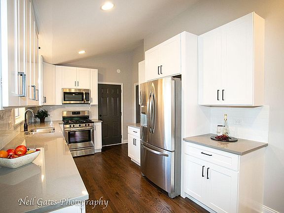 3rd image of 690 Highland Pl