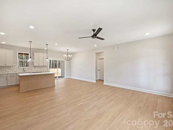 5th image of 2279 Lee Lawing Rd