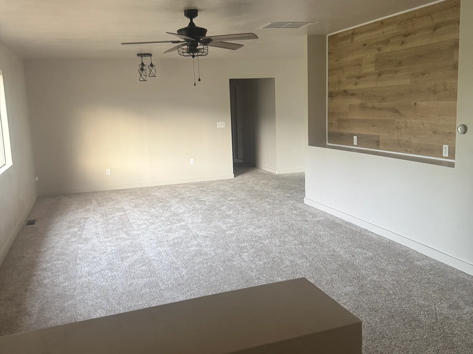 3 bed, 1.5 bath, 1918 sqft, $2,400 — Photo 4