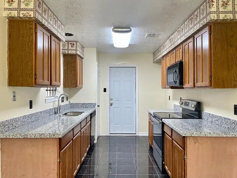 13410 Natasha Ln — Photo 4