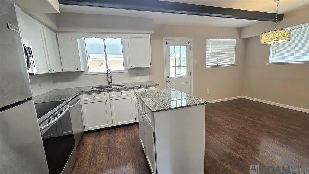 3 bed, 1876 sqft, $1,800 — Photo 3