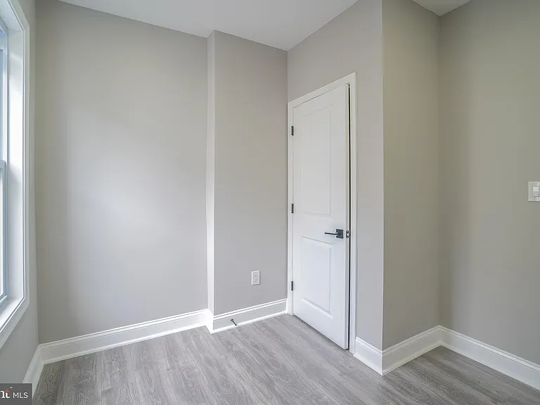 1535 W Seltzer St — Photo 35