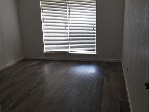 5th image of 528 Valley Park Dr