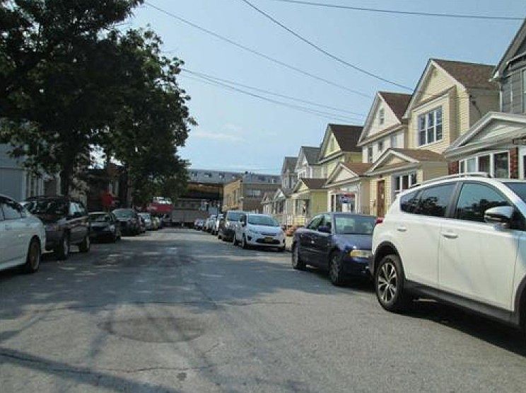 2nd image of 10336 108th St