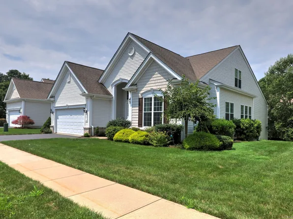 15 Wildlife Court, Cheshire, CT 06410