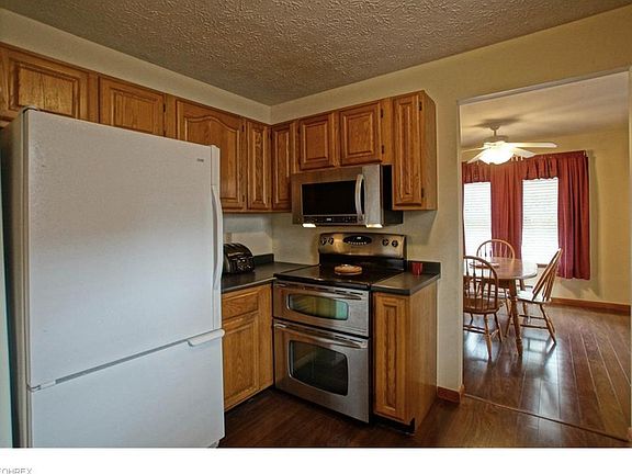 3rd image of 7080 Amity Dr