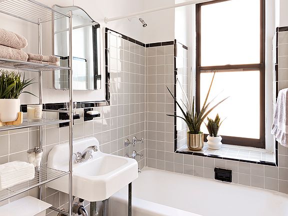 5th image of 102 W 75th St APT 42